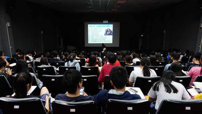 107.10.15超越自己知性與感性的昇華 系周會 莊瑞君老師圖片