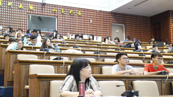 5.22(一)系週會未得同意散佈性私密影像防治宣導講座圖片
