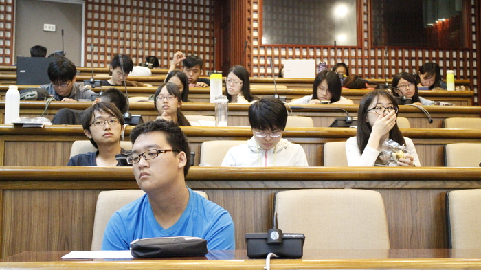 5.22(一)系週會未得同意散佈性私密影像防治宣導講座圖片
